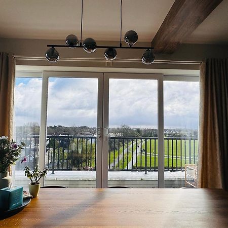 Finnstown Hall- Private Room In Shared Apartment With The Host ダブリン エクステリア 写真