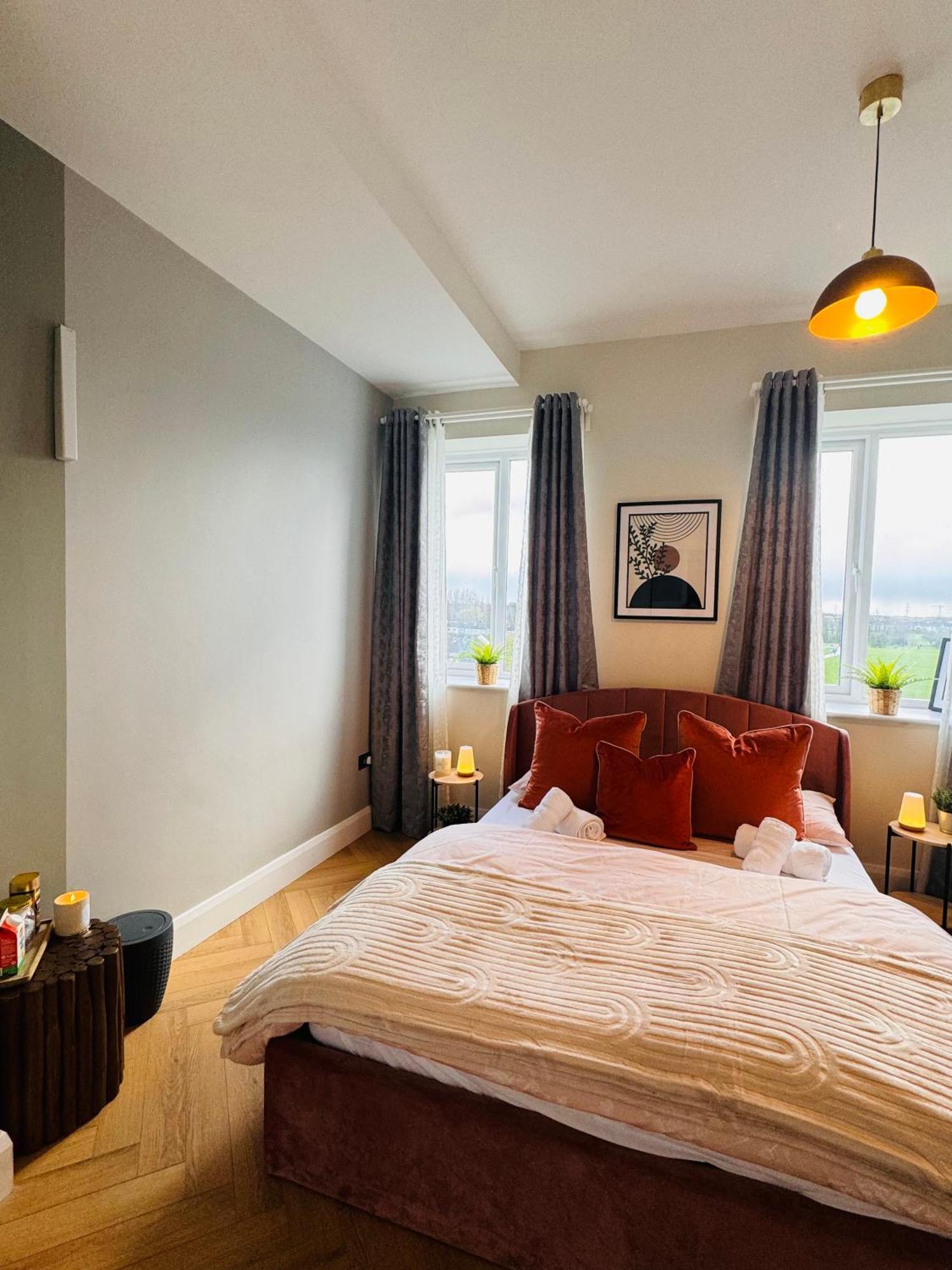 Finnstown Hall- Private Room In Shared Apartment With The Host ダブリン エクステリア 写真
