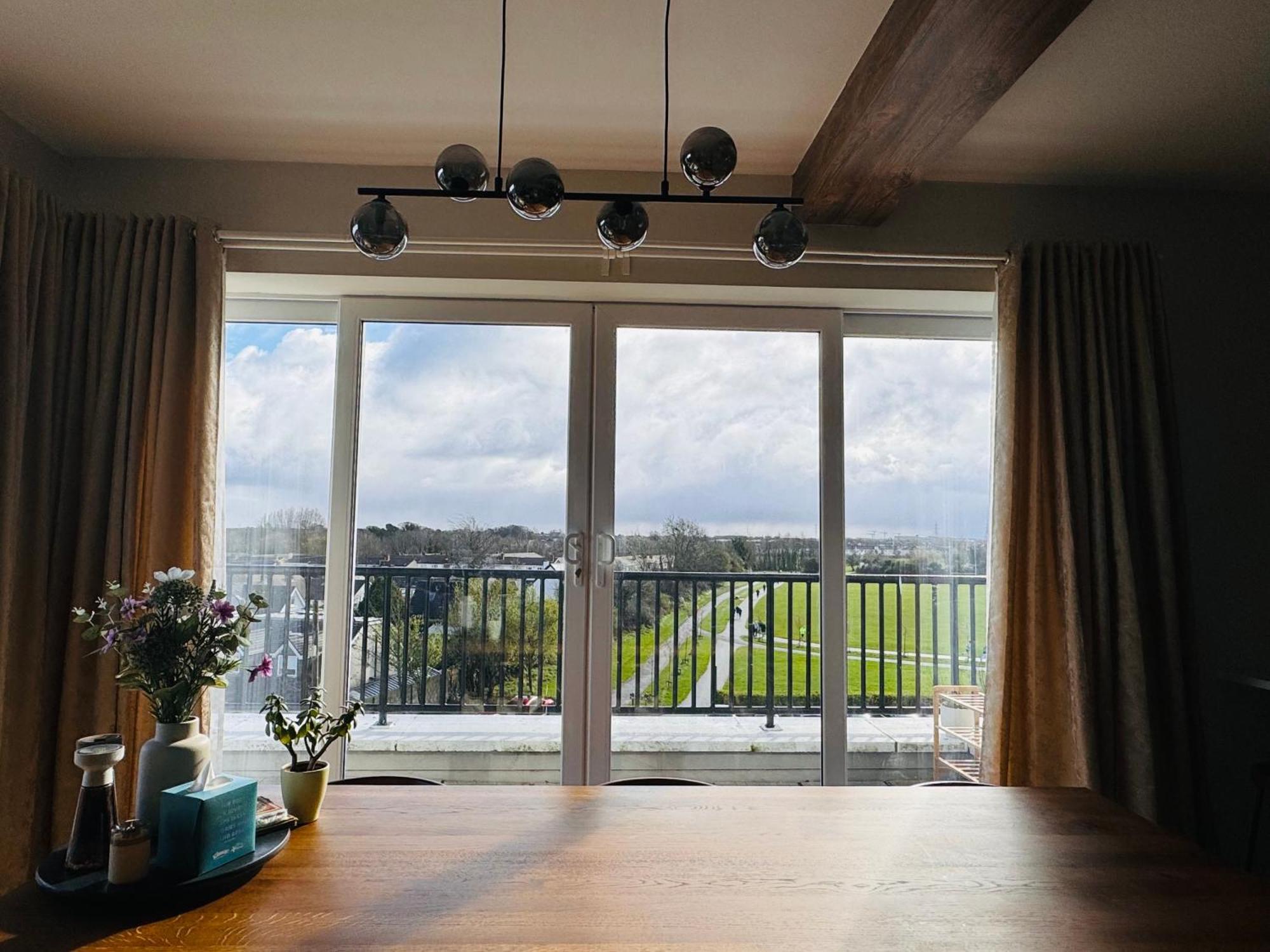 Finnstown Hall- Private Room In Shared Apartment With The Host ダブリン エクステリア 写真